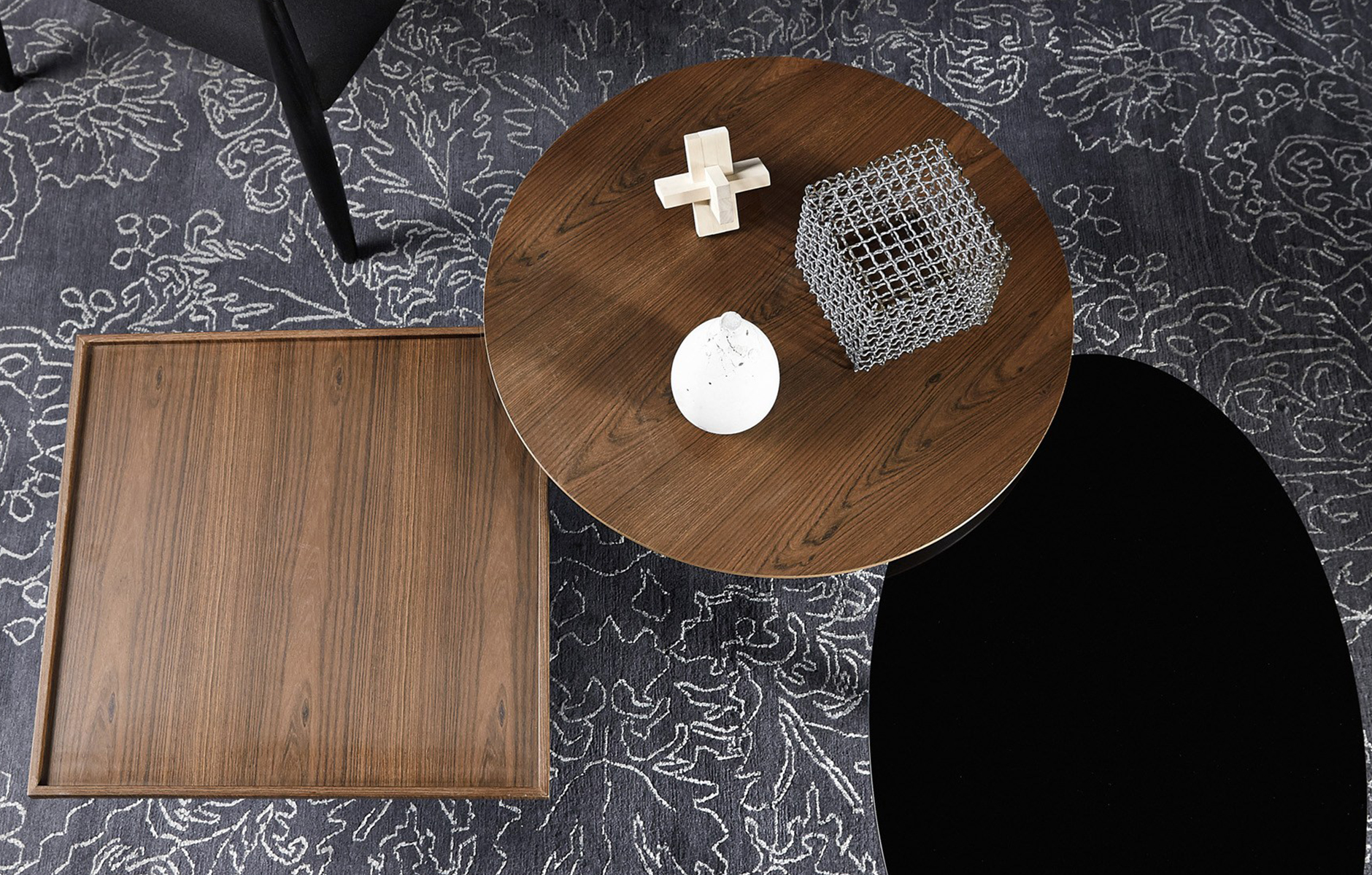 3Table_byFront_projectimage_1880_3