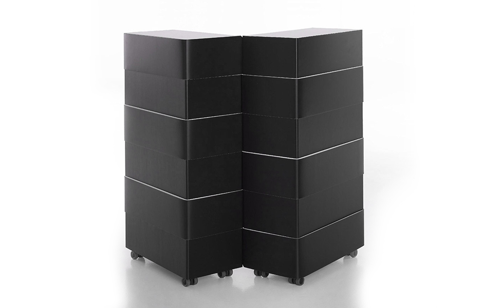 ChamaleonCupboard_byFront_projectimage_940_3