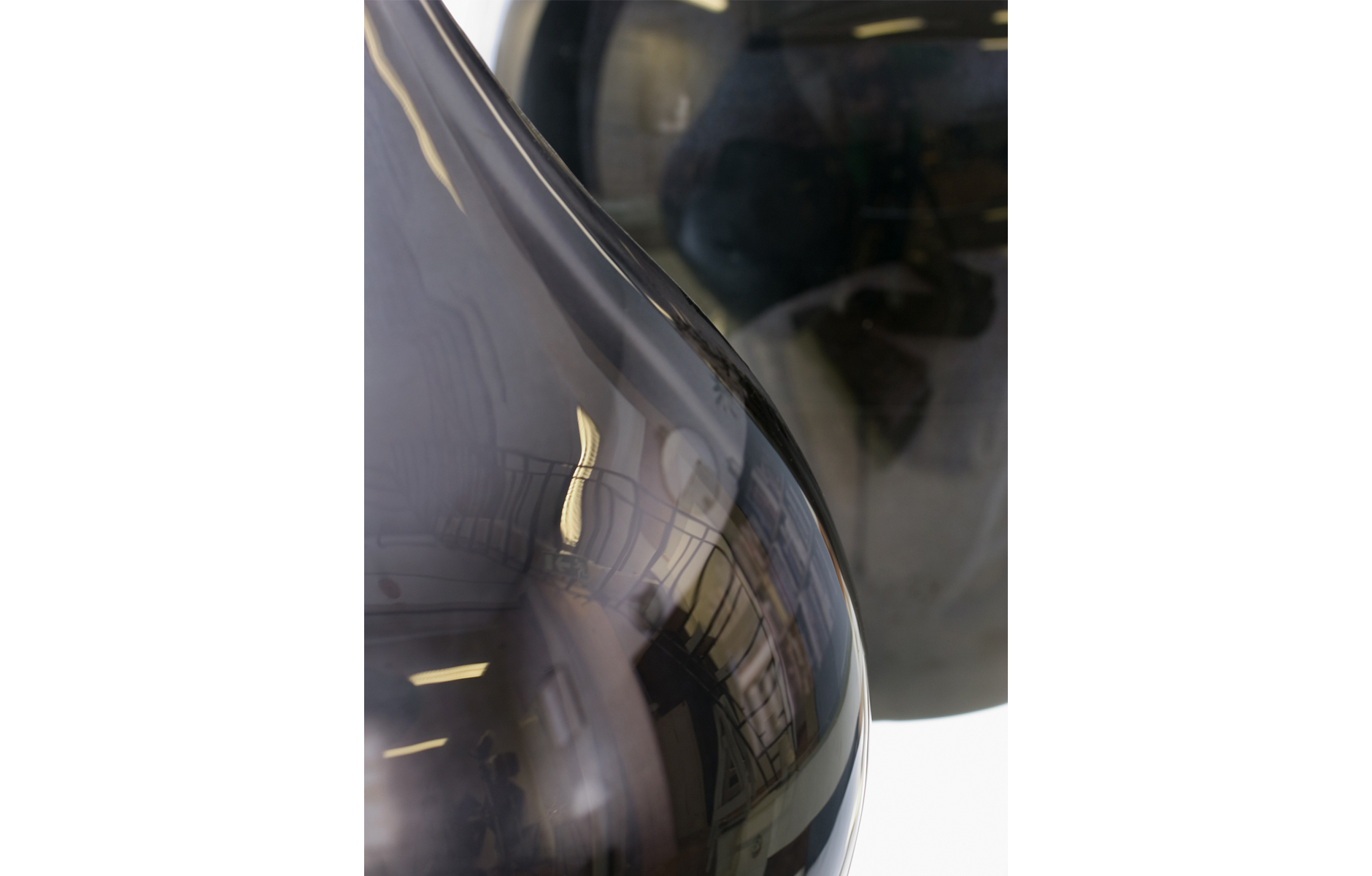 Front_VaseBySurroundings_projectimage_1880