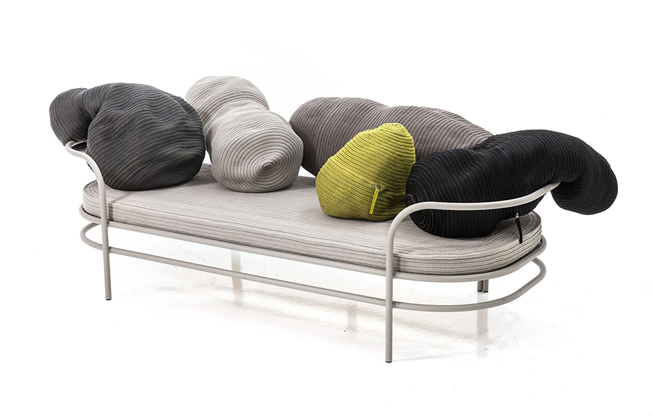 TricliniumSofa6_byFront_medium